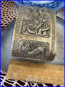 Antique Chinese Qing Tibet Silver Snuff Box Jewelry Trinket Casket Case Repousse