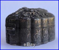 Antique Qing Dynasty Old Chinese Repousse Silver Winged Bat Moth Box Signed