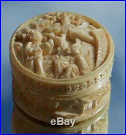 Beautiful Rare Victorian Chinese Carved Circular Gaming Box Signed 9 Counters