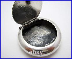 Chinese Export Solid Silver Snuff Tobacco Vesta Case Squeeze Box Wang Hing