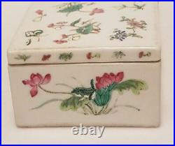 Chinese scholar pen box in porcelain with two rooms and a lid