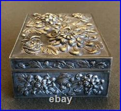 FINE 1890's CHINESE EXPORT LUEN WO STERLING SILVER FLORAL REPOUSSE CIGAR BOX