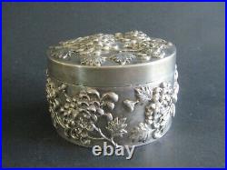 Solid sterling silver chinese box luen wo 262.3 Gr chrysanthem design