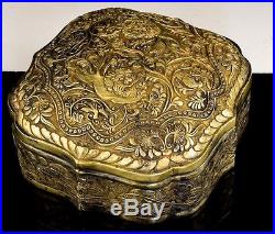 UNUSUAL EARLY CHINESE TIBETAN GOLD GILT SILVER FU LION SCENIC BOX AMAZNG DETAILS